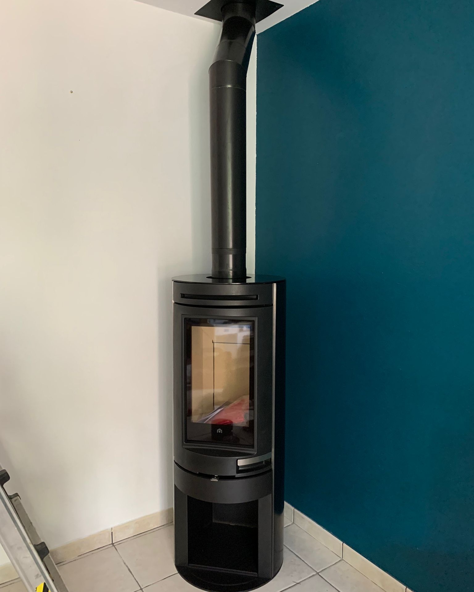 Vous souhaitez connaître le prix d’installation d’un poêle à bois avant d'en faire l’acquisition ? Contactez nos experts MMT Chauffage